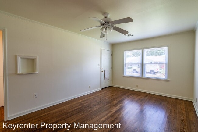 Building Photo - 2 br, 1 bath House - 935 E 37th Pl