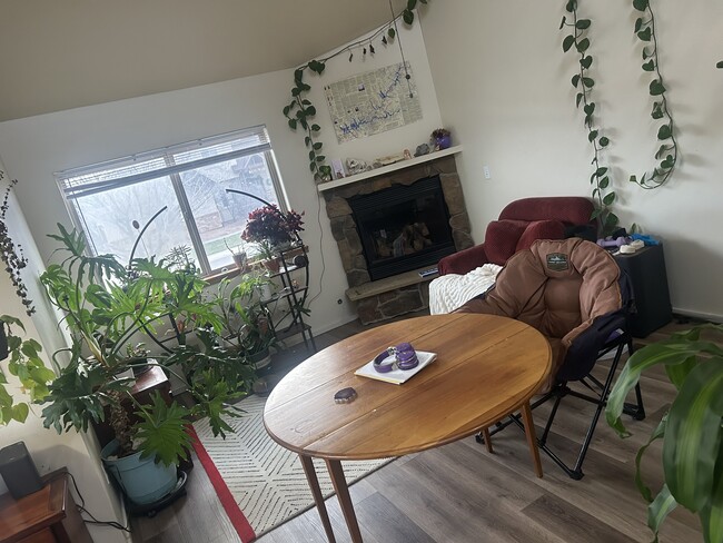 Building Photo - 1290a Rimrock Dr