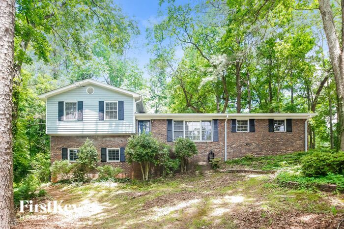 Primary Photo - 482 White Oak Dr SW