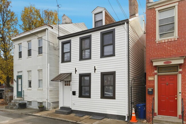 Building Photo - Luxury Rental - South Side Flats