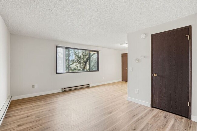 Building Photo - 411 E Sinto Ave