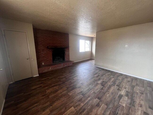 Building Photo - 301 Dunes Pl SE