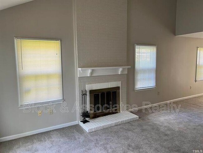 Foto del edificio - 2708 Heathersmith Ct