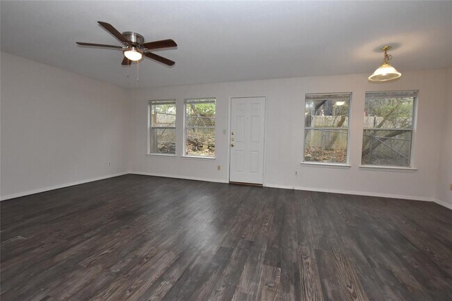 Foto del edificio - 921 Sagewood Trail