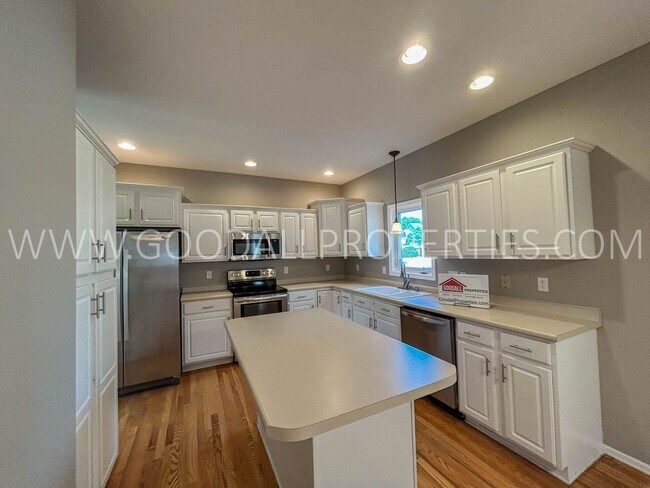 Foto del edificio - 3 Bedroom Single-Family home in West Des Moines with a fully fenced in yard!