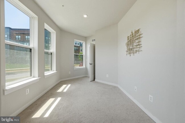 Building Photo - 43830 Middleway Ter