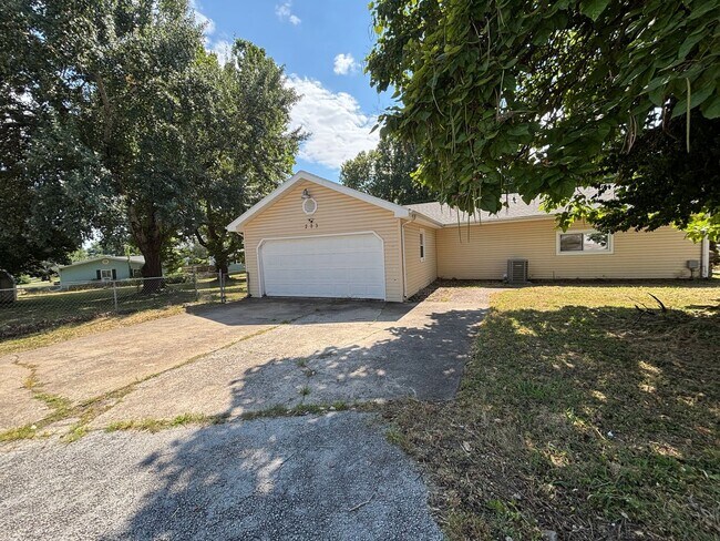 Foto del edificio - Great location in Willard! Available Now 4...