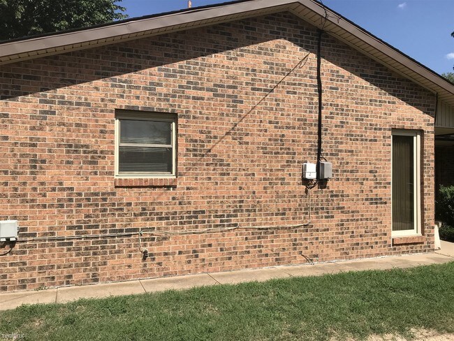 Building Photo - 1234 W Figg St