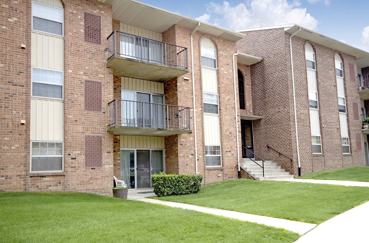 Primary Photo - Painters Mill Apartments