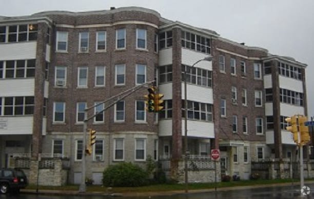 Building Photo - 567 Pleasant St
