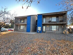 Building Photo - 1301 E Birch St