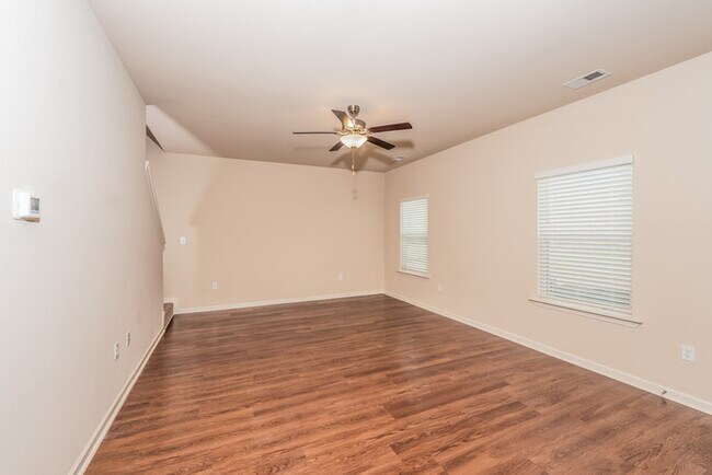 Building Photo - House for rent in Springville!