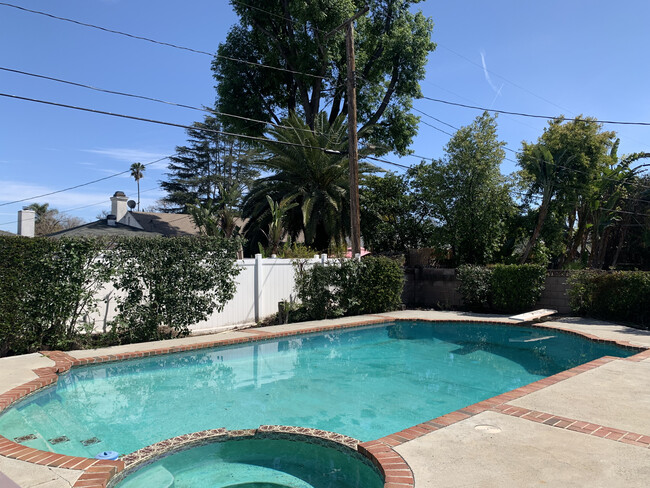 Pool - 7044 Jellico Ave