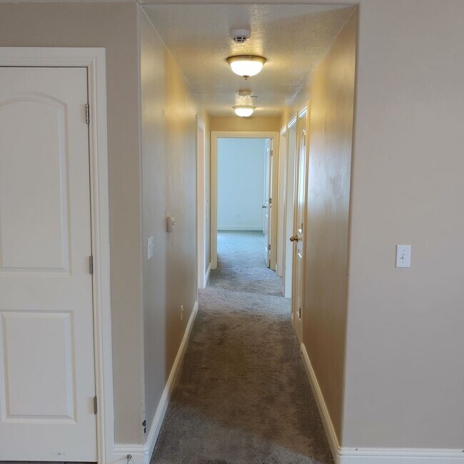 Foto del edificio - Nice main floor 3 BR 2 BTH Condo in awesome PG location