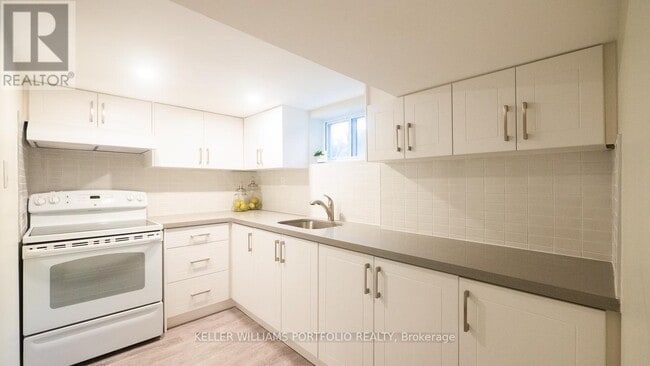 Building Photo - 128 Lambton Ave