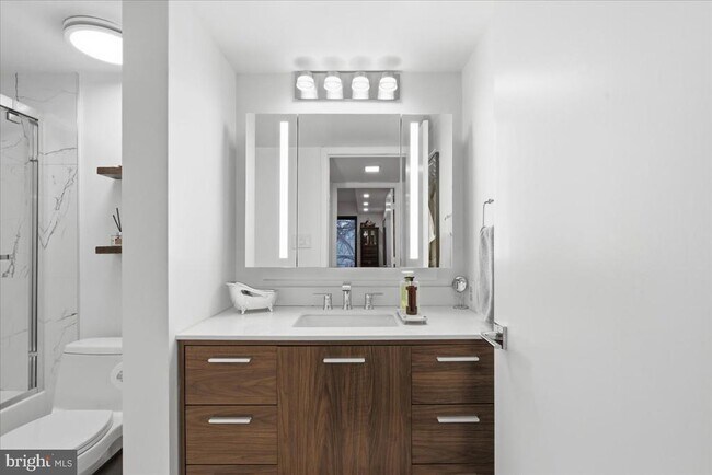 Foto del edificio - 2141 Wisconsin Ave NW