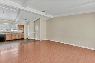 Building Photo - 2440 Castle Dr
