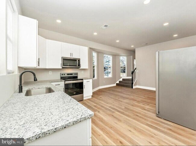 Foto del edificio - 2919 Woodland Ave