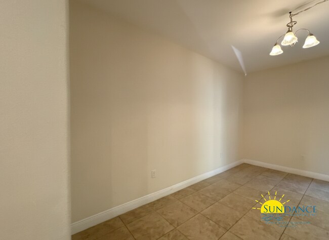 Building Photo - Beautiful 3 Bedroom Townhouse in The Palm Reserve