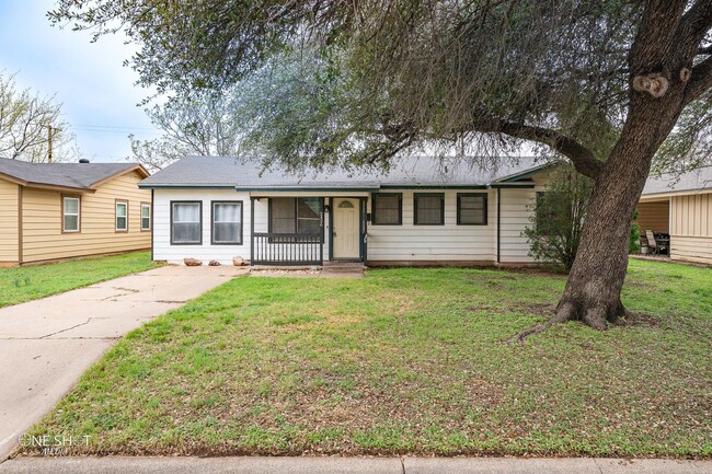 Building Photo - 2426 S 40th St