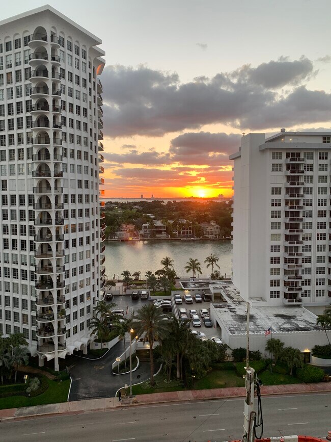 Foto del edificio - 5701 Collins Ave