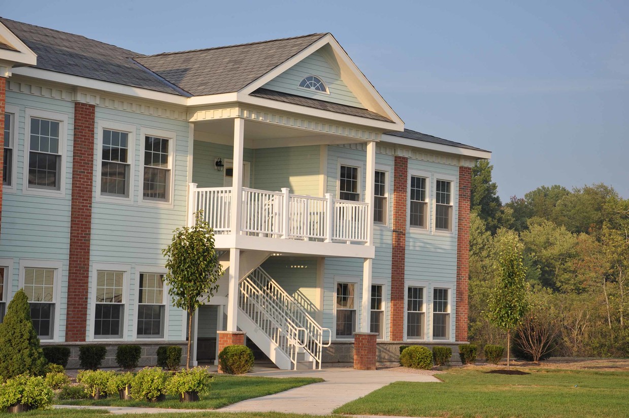 Foto principal - Creekside Lane Apartments at Madison Barracks