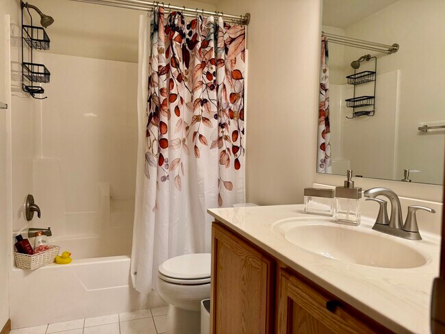 Foto del edificio - 9264 Peony Ln N