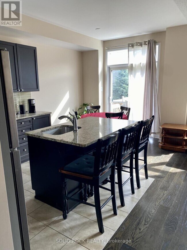 Photo du bâtiment - 108 Camden Private