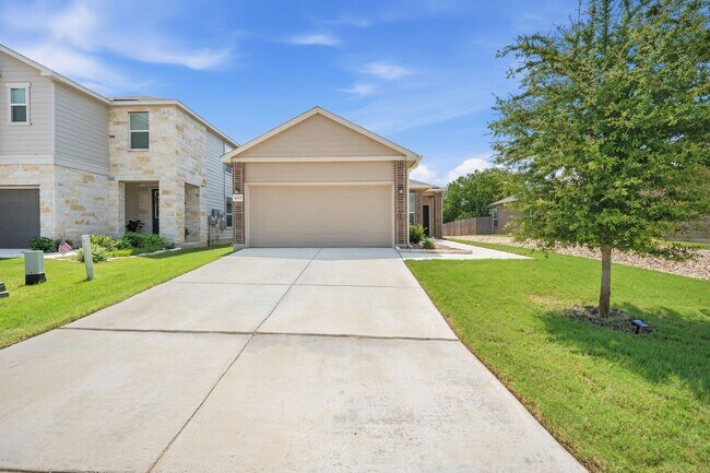 Foto del edificio - *COMING SOON* Kitchen Lovers Dream – Tons of Cabinet Space & Included Appliances!