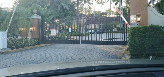 Foto del edificio - 2081 Renaissance Blvd