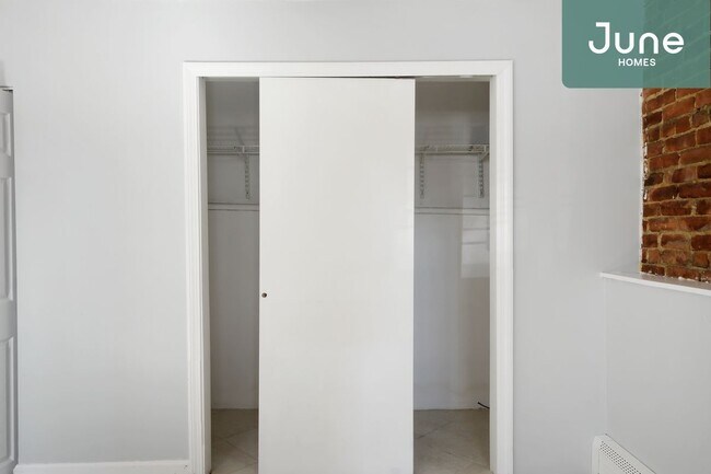 Foto del edificio - ROOM ONLY in 6-bed/2.0-bath Home