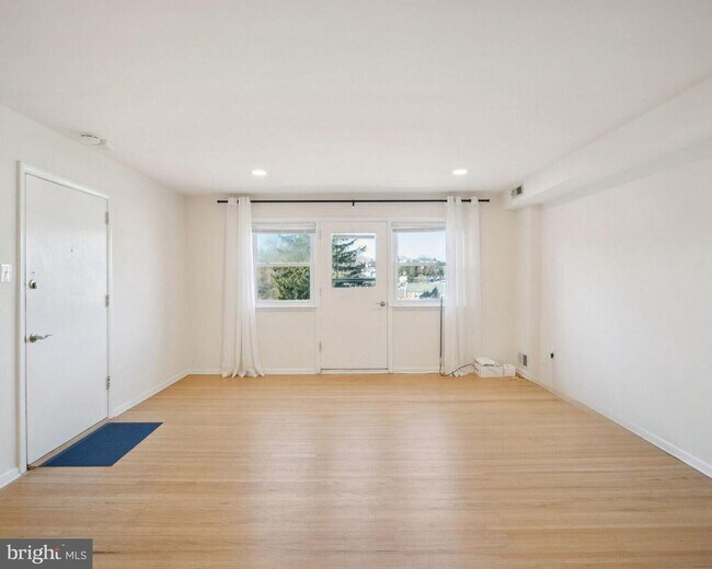 Foto del edificio - 6901-29 Valley Ave