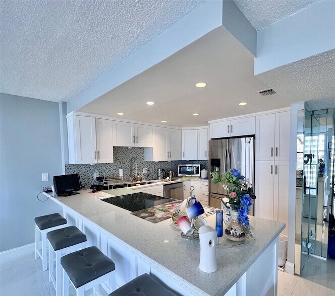 Foto principal - 2049 S Ocean Dr