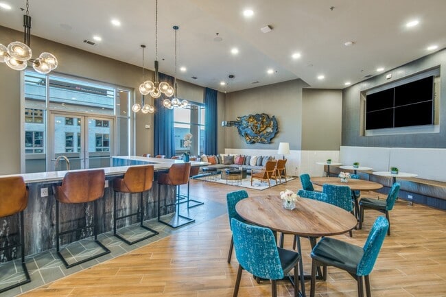 Building Photo - Luxia Gallery House