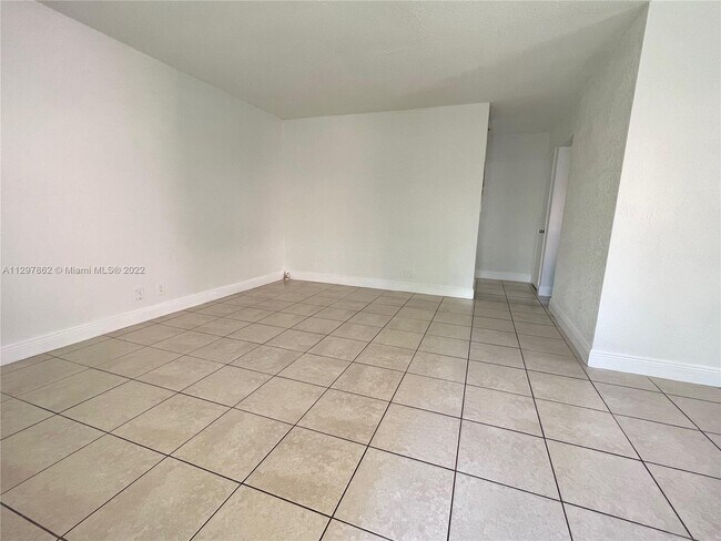 Foto del edificio - 5811 NW 15th St