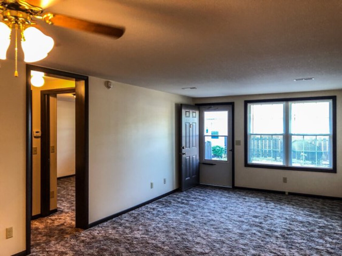 Building Photo - Ivy Court LLC