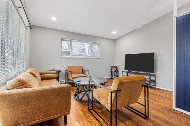 Building Photo - 2310 Dove Dr