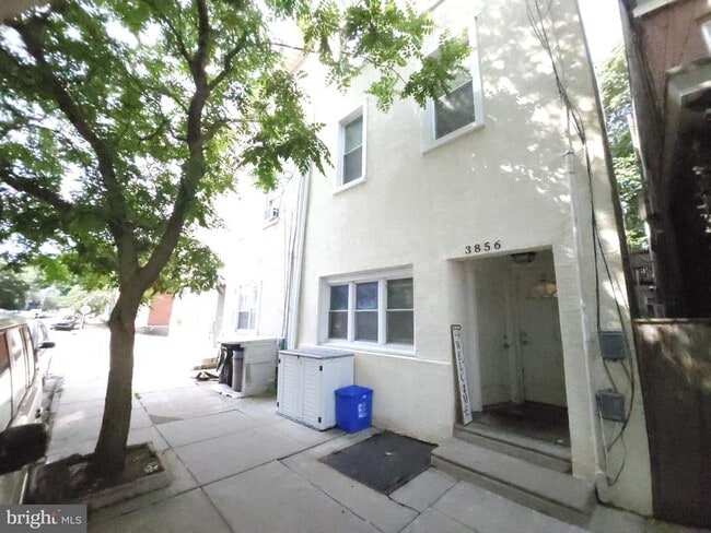 Building Photo - 3856 Terrace St