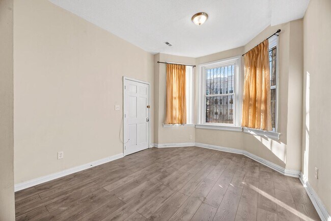 Foto del edificio - 1821 N Capitol St NE - Townhome in Eckington