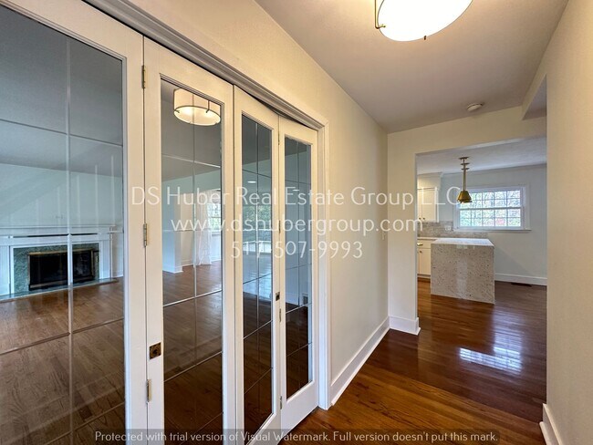 Building Photo - 4496 Oakwood Dr