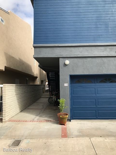 Building Photo - 2 br, 1 bath Apartment - 123.5 Onyx Ave.