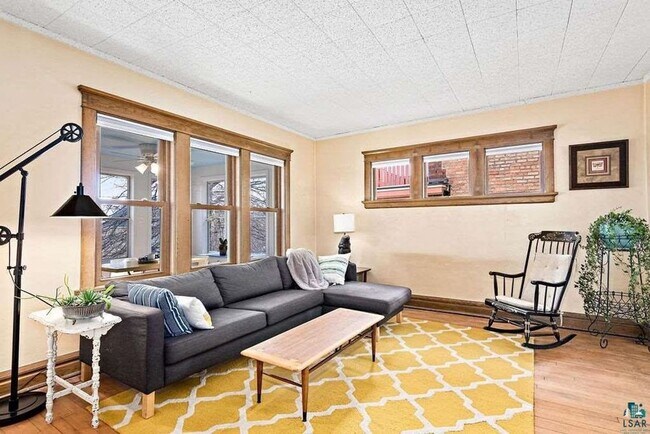 Foto del edificio - 1219 E 5th St
