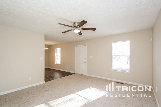 Building Photo - 325 Barr Cir