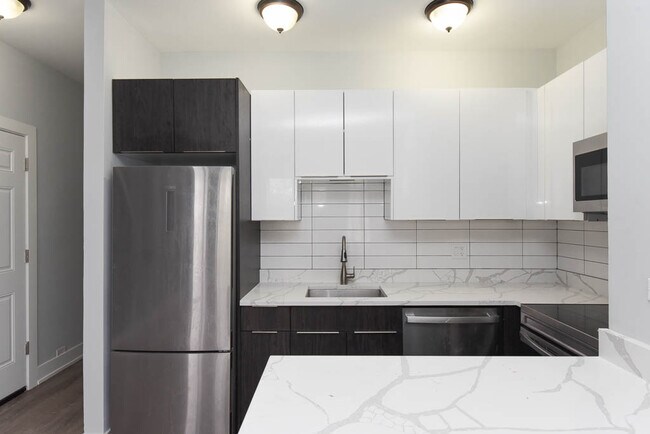 Building Photo - 3631 W Dickens Ave