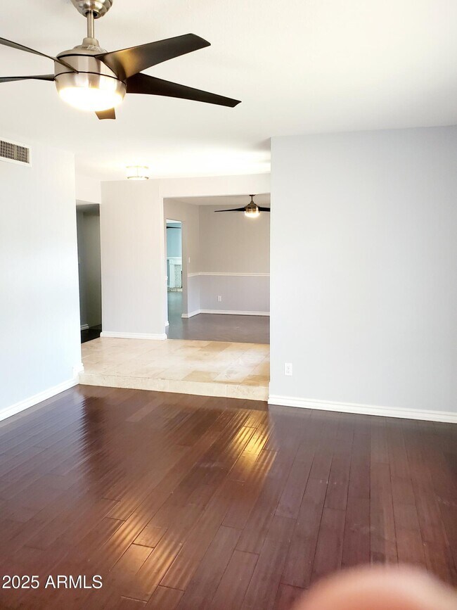 Foto del edificio - 4910 E Pershing Ave
