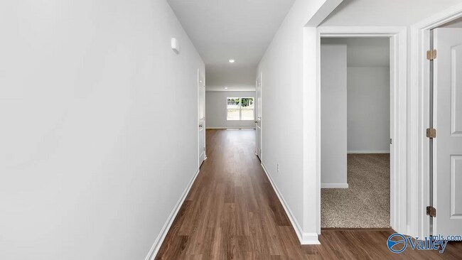 Building Photo - 153 Ozy Dr