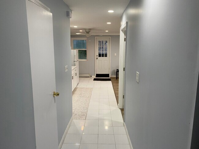 Building Photo - 5518 Clarendon Rd