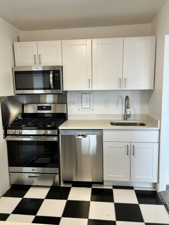 Photo - 5340 Holmes Run Pkwy (Alexandria, VA) Apartment