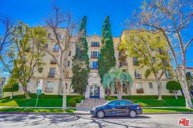 Foto principal - 109 N Sycamore Ave