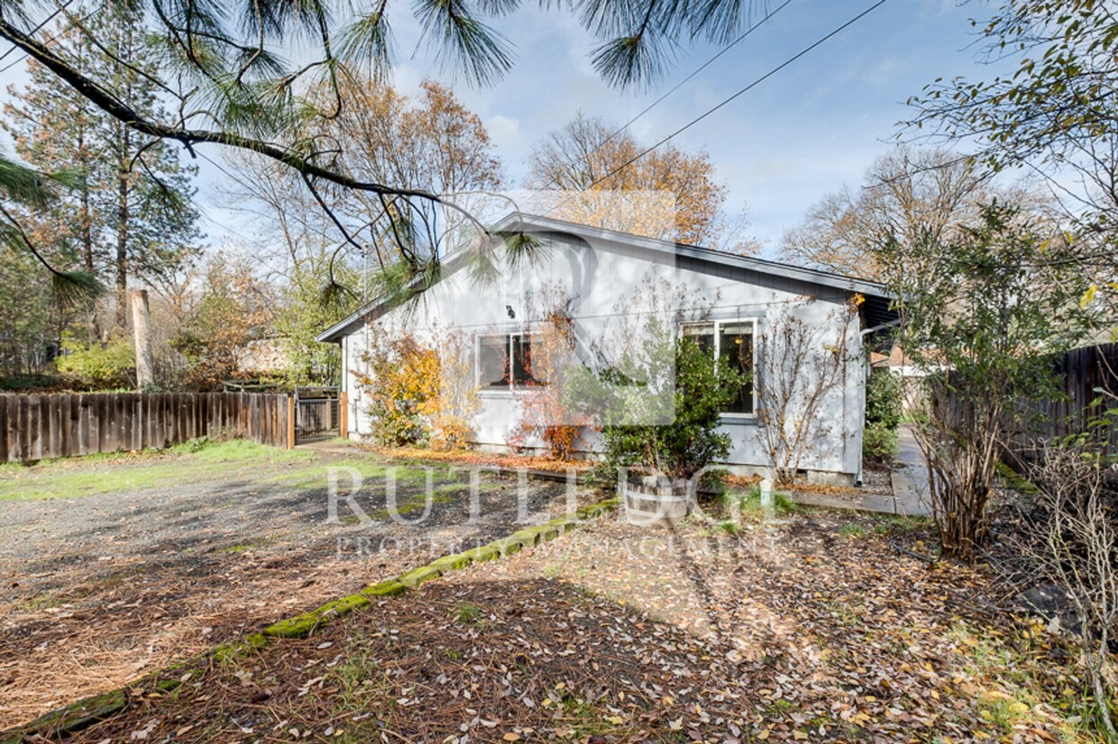 120 Mallory Ln, Shady Cove, OR 97539 House Rental in Shady Cove, OR